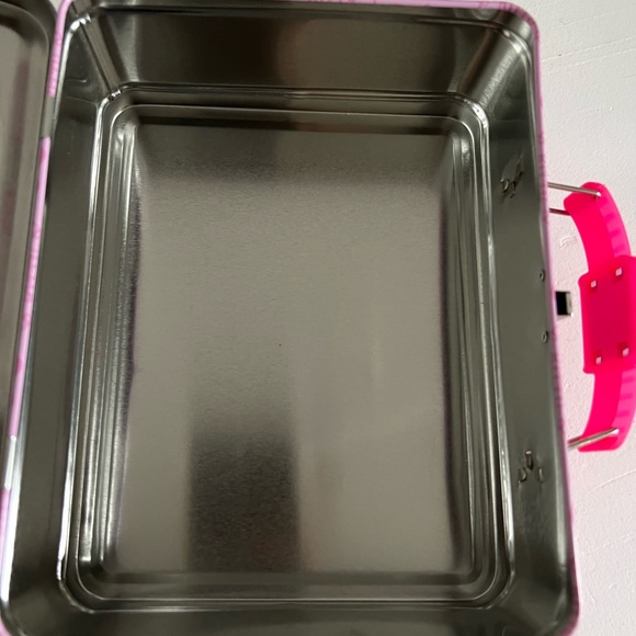 Hello Kitty Metal Lunch Box - Picture 6 of 9